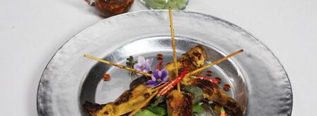 острые тайские шашлычки сатай со свежим салатом из огурца и ореховым соусом. Шаг 7