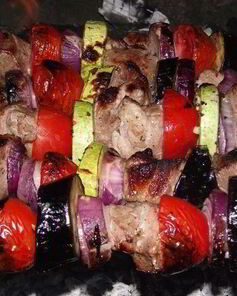 Шашлык из свинины с овощами в луковом маринаде