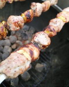 Яблоки в беконе к шашлыку