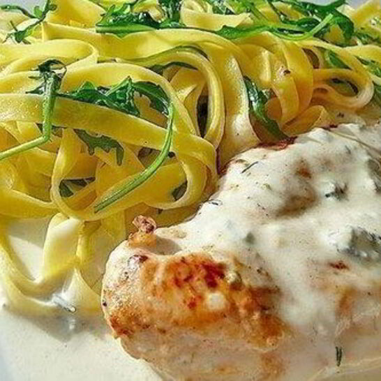 Рецепт куриного шницеля в соусе из горгонзолы и сливок