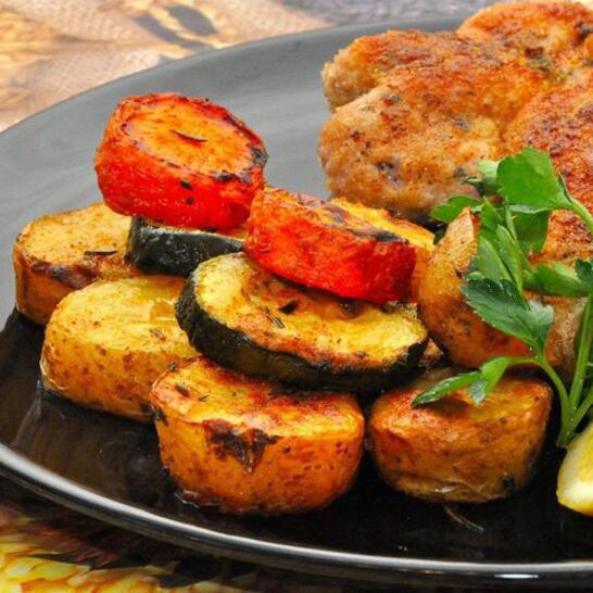 Рецепт шницеля и печеные овощи