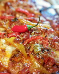 Свиные шницели, запеченные в остром цыганском соусе