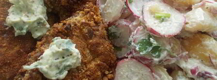 венские ореховые шницели со сливочным картофельным салатом. Шаг 7