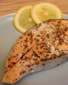 Стейк из лосося на пару