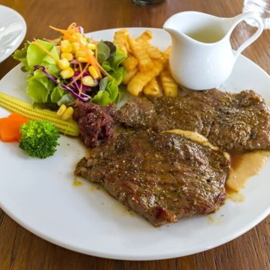 Рецепт стейка из оленины с соусом из крыжовника