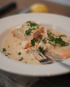 Стейк из семги в сливочном соусе