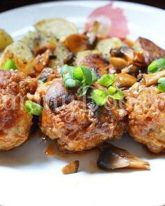 Рыбные тефтели с грибным соусом