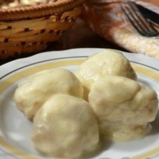 Рецепт рыбных тефтелей в соусе