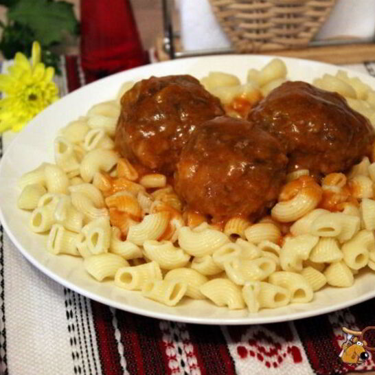 Рецепт тефтелей из говядины с рисом в соусе из овощного сока