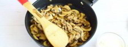 тефтели в грибном соусе под сыром. Шаг 7