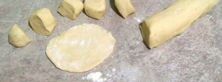 домашние вареники со сметанно-чесночным соусом и шкварками. Шаг 10