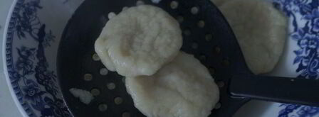 ленивые картофельные вареники с соусом из шампиньонов. Шаг 10