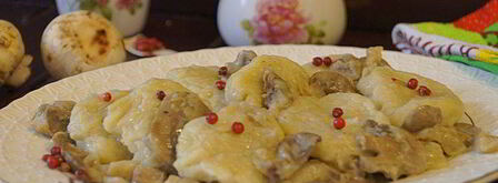 ленивые картофельные вареники с соусом из шампиньонов. Шаг 11