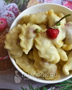 Вареники с клубникой на кефире