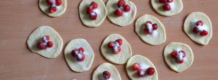 вареники с клубникой на кефире. Шаг 10