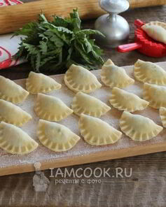 Вареники с крапивой, творогом и сыром