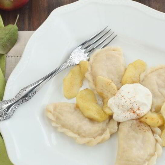 Рецепт вареников с яблоками и корицей