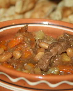 Сытное жаркое с говядиной и фасолью