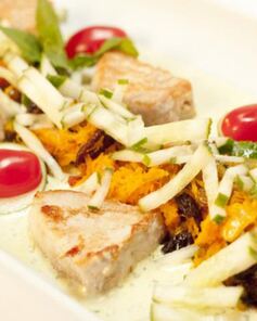 Жаркое из индейки с изюмом