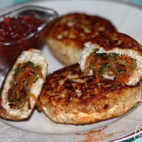 Рецепт куриных зраз с морковью и луком