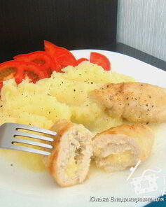 Куриные зразы с сыром в сырном соусе