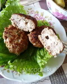 Мясные зразы с начинкой из курицы