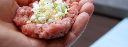 мясные зразы с яйцом и луком. Шаг 7