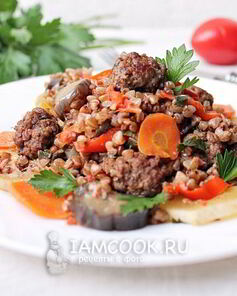 Гречка с фаршем и овощами