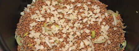 гречка с грудинкой в мультиварке. Шаг 6