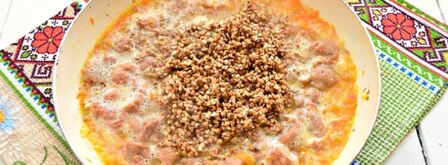 гречневая каша с тушенкой на сковороде. Шаг 4