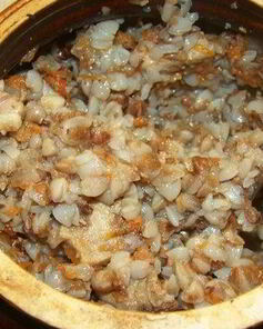 Гречневая каша со свининой в горшочке