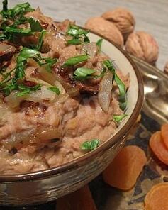 Каша из чечевицы с луком и корнем петрушки