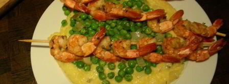 нежная полента с хрустящим горошком и запеченными креветками. Шаг 7