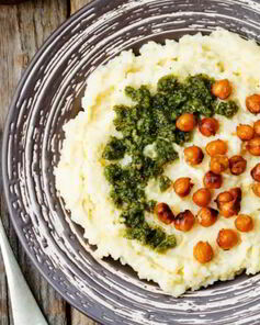 Полента с сыром, песто и нутом