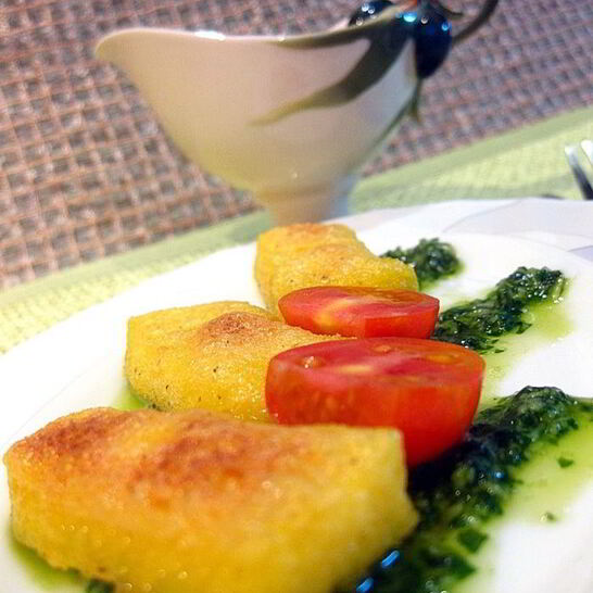 Рецепт запеченной поленты с песто