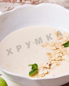 Каша манная с томлеными яблоками на молоке