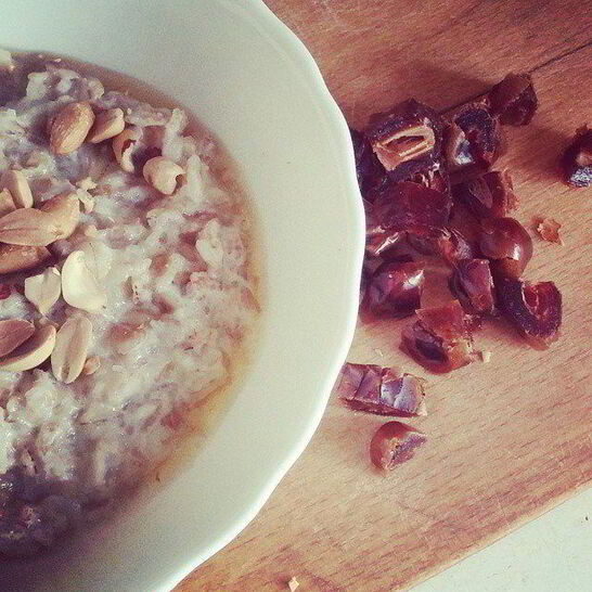 Рецепт овсяной каши с финиками