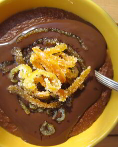 Овсяная каша с шоколадным пудингом и засахаренной апельсиновой цедрой