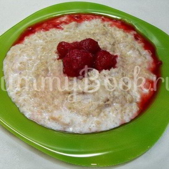 Рецепт овсяной каши с яблоками, грецкими орехами и клубникой