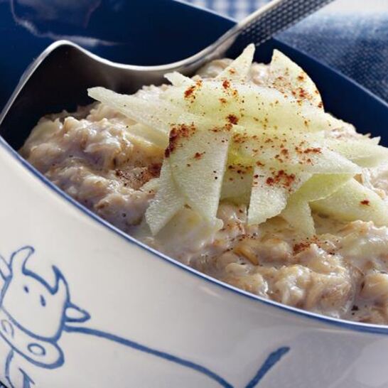 Рецепт овсяной каши с яблоками и корицей