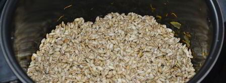 перловая каша с говяжьей тушенкой в мультиварке. Шаг 8