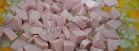 перловая каша с сосисками и овощами в мультиварке. Шаг 7