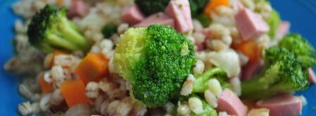 перловая каша с сосисками и овощами в мультиварке. Шаг 9