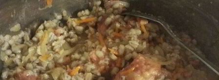 перловая каша с тушеной говядиной и конкассе из томатов. Шаг 6