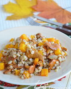 Перловка с тыквой и лисичками