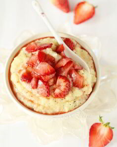 Пшенная каша с клубникой