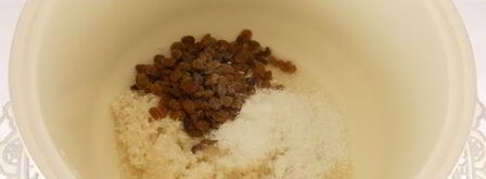 молочная рисовая каша с изюмом и кокосовой стружкой в мультиварке. Шаг 3