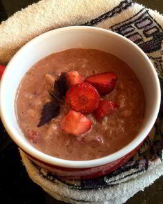 Рисовая каша с клубникой и шоколадом