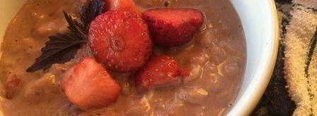 рисовая каша с клубникой и шоколадом. Шаг 6