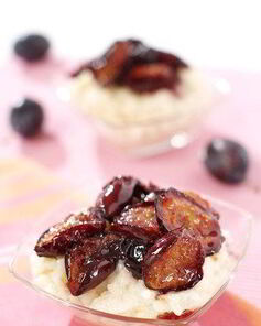 Печеные сливы с бренди и лимонной цедрой